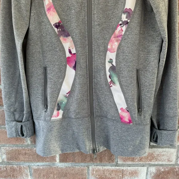 Lululemon In Stride Full Zip Gray Floral Jacket Size 6 - Image 4
