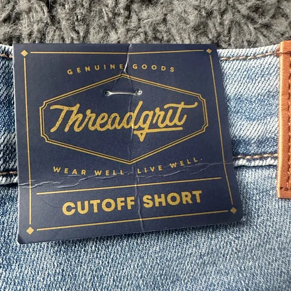 NWT Threadgrit distressed denim jean shorts, women’s size 33 - Image 6