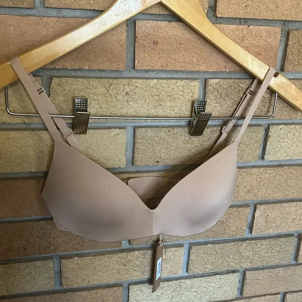 NWT SKIMS Wireless Form Push Up Plunge Bra Clay Beige Women’s Size 30B - Image 2
