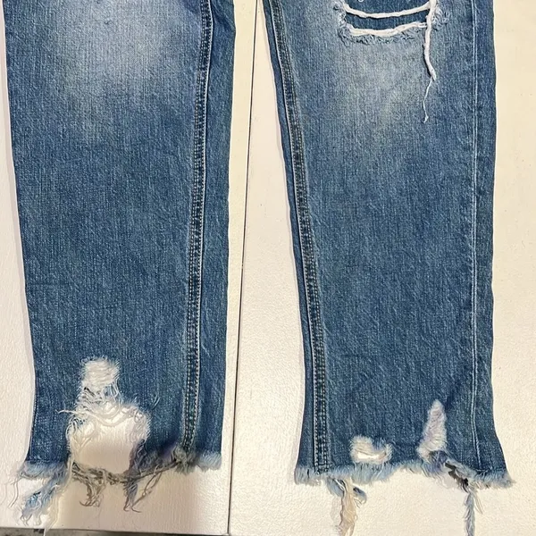 Kancan women’s high rise fray distressed jeans size 9/28 - Image 5