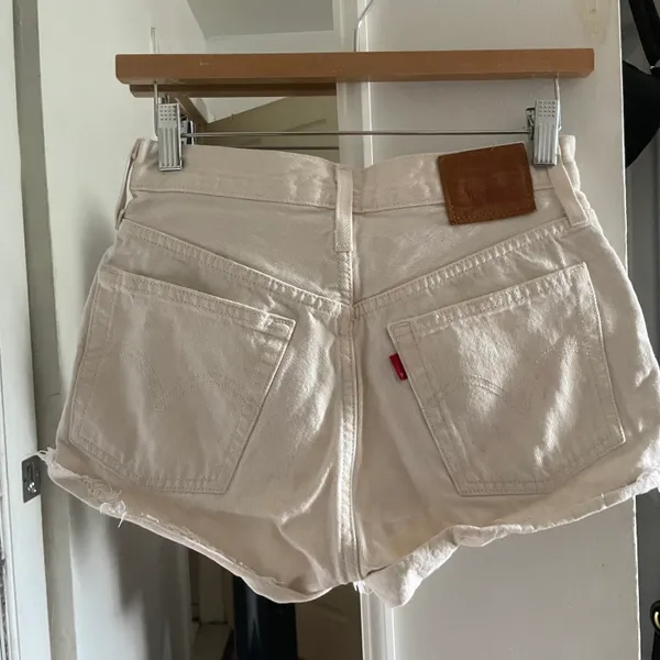 Levi's Cream Mid-Rise 501 Shorts - Image 6