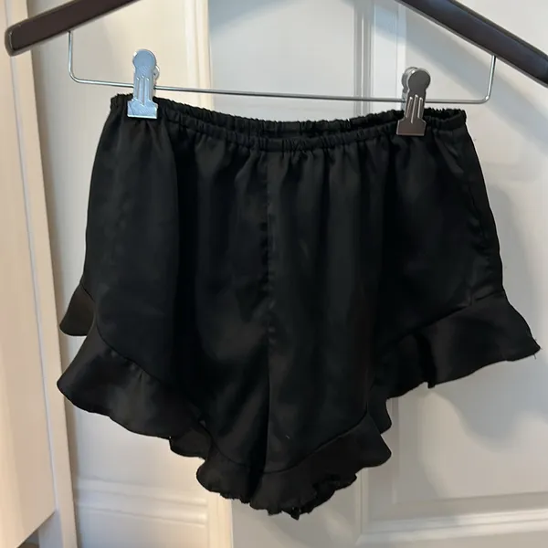 Missguided black satin silky 2 piece pajama set - Image 4