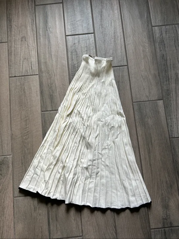 Meshki Cream Pleated Knit Maxi Skirt - Image 4