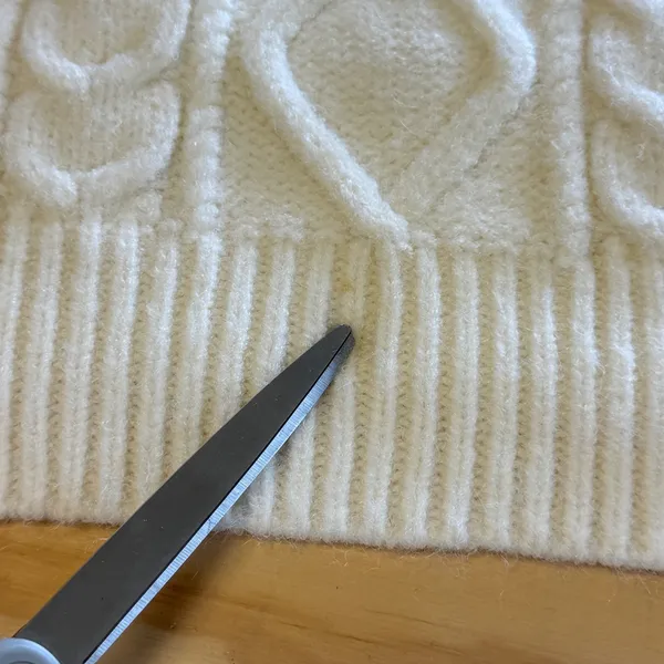 Cider Cable Knit Turtleneck Sweater Vest Ivory White Tie Side Cropped‎ Medium - Image 6