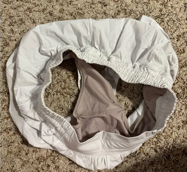 Lululemon white hotty hots 2.5” - Image 5