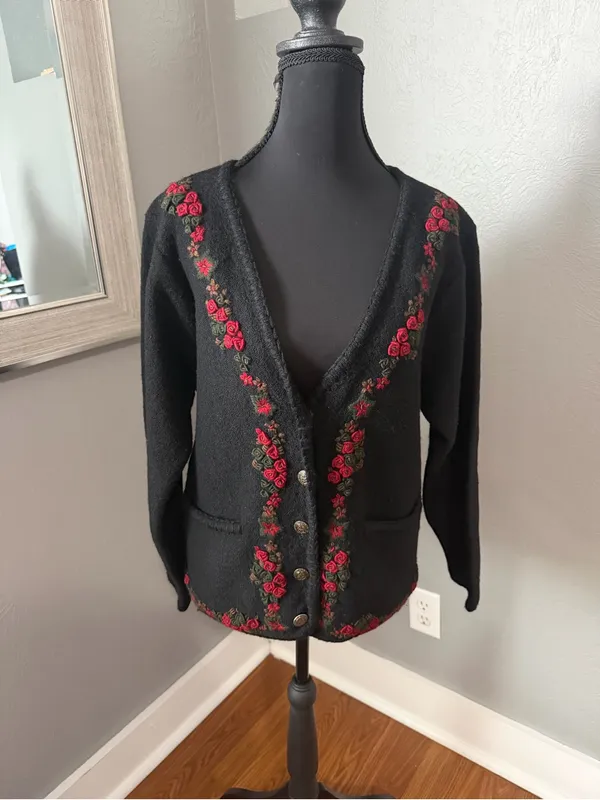 VTG Crystal Kobe Wool Floral Embroidered Black Knit Cardigan Antique Button Smal - Image 2