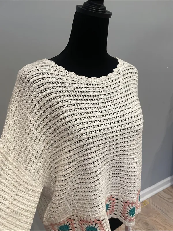 Crochet-Trim White Women's Sweater like new medium - Image 4