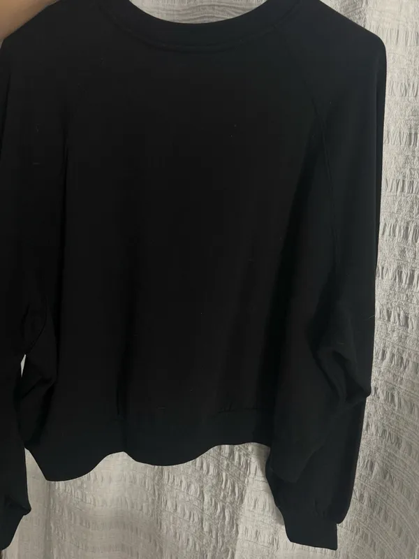 Levi’s Crewneck Sweatshirt - Image 3