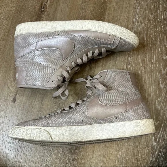 Nike‎ Blazer Mid Metallic Purple Snakeskin Sneakers 9 - Image 2