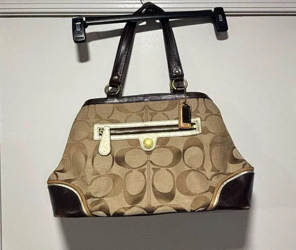 Vintage Coach Shoulder Bag - Image 2