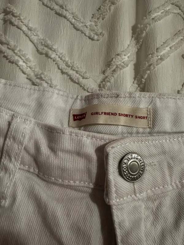 Levi’s Girlfriend Shorty Shorts - Image 3