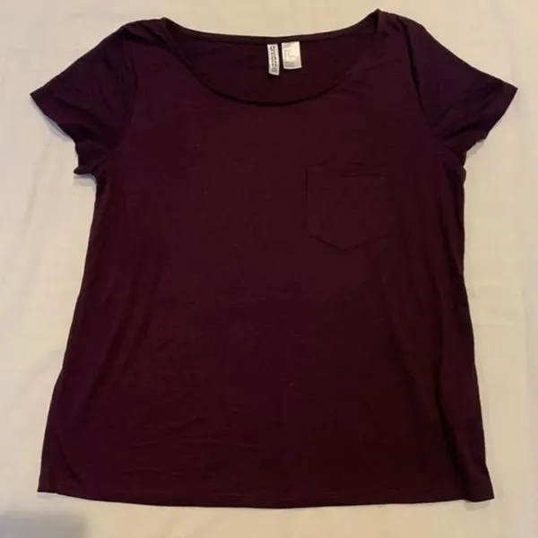 ✨ Maroon Pocket Tee Shirt✨ - Image 2
