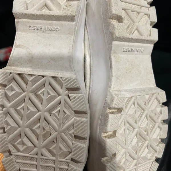 Converse High-Top Sneakers in white sneakers has some stains - Image 10