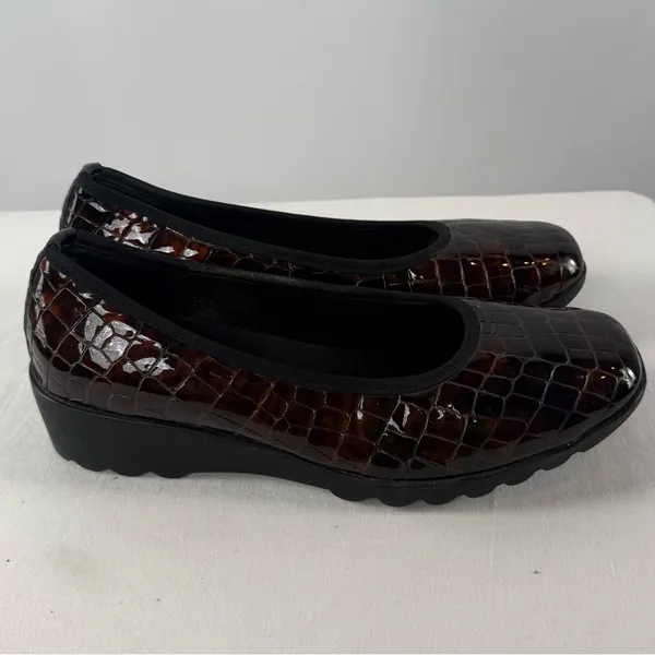Josef Seibel Bridget Patent Leather Croc Embossed Pumps in‎ Brown Size 9 or 40 - Image 4