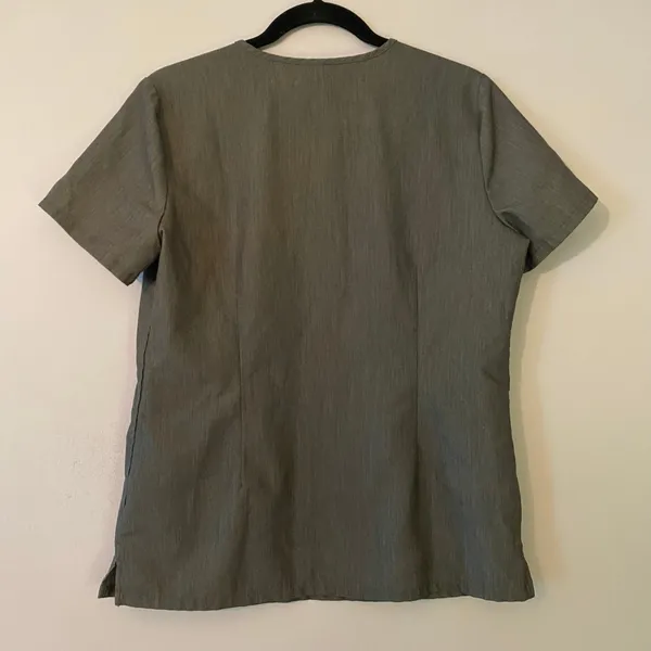 FIGS Graphite Gray Casma Two Pocket Scrub Top Uniform Women's size Small - Image 5