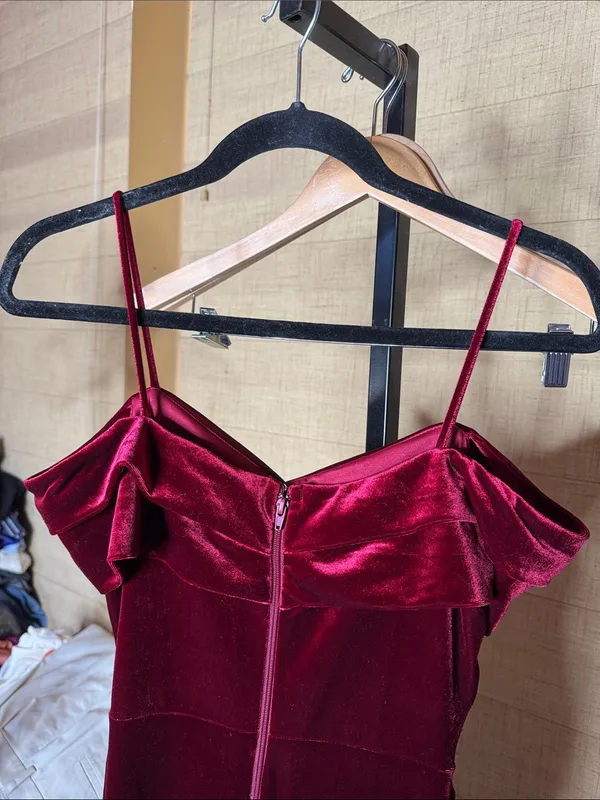 Windsor Gemma Burgundy Velvet Off Shoulder Mermaid Gown Size XS - Image 12