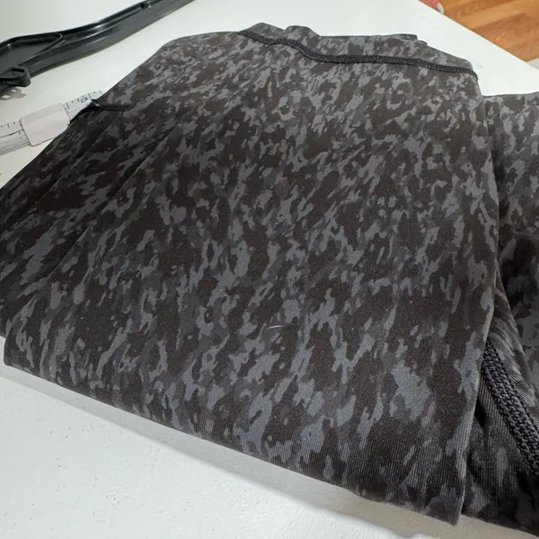 Lululemon Black Patterned Leggings - Image 4