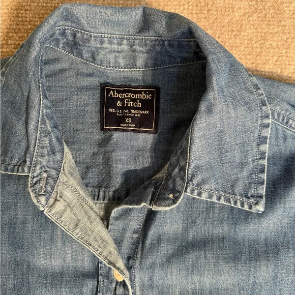 Abercrombie and Fitch Women's Blue Denim Button-up Long-sleeve Shirt - Size XS - Image 4