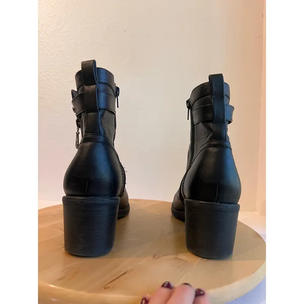 Guess Black Leather Stitched Zip Up Ankle Bootie Size 10 - Image 4