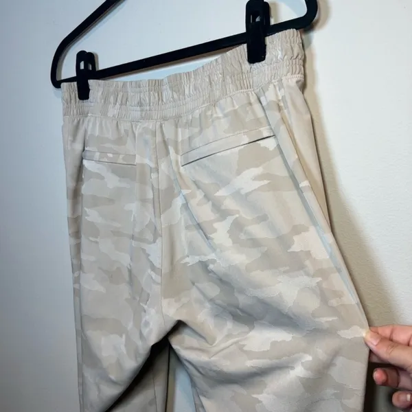 Athleta Brooklyn Jogger Pants Abalone Beige Camo Athletic Pockets Stretch Fall 8 - Image 16