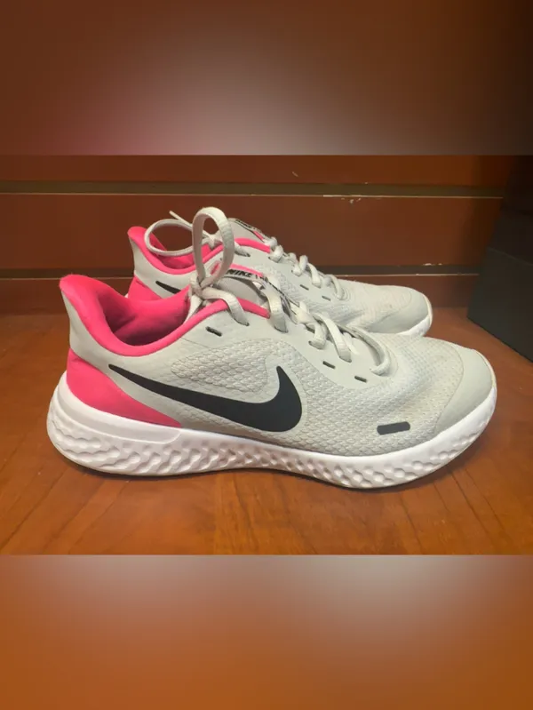 Nike Women's Light Gray and Hot Pink Running Sneakers - Image 3
