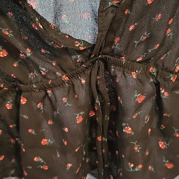 Francesca's Mi Ami Long Sleeve Black Roses Semi Shear Crop Top Size XL - Image 3
