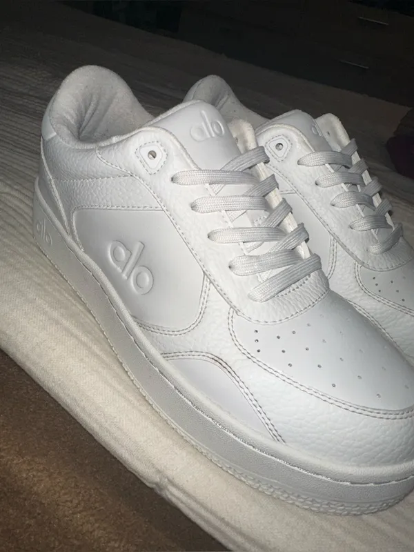 ALO Yoga White Recovery Mode Sneakers size 8.5 - Image 3