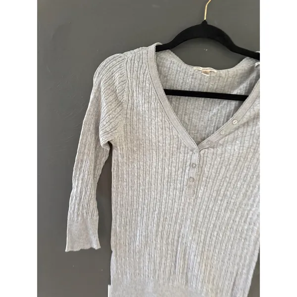 Aeropostale Y2k Grey Ribbed‎ Cable Knit Henley 3/4 Sleeve V-Neck Top Large - Image 2