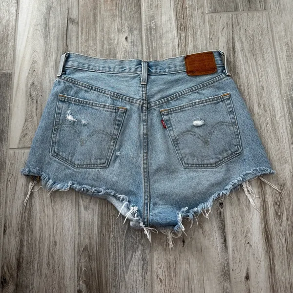 Levi's Taille Haute Line 501 High Waist Ripped Cutoff Denim Shorts Size 28 - Image 6