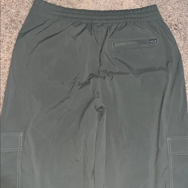Athleta Cascade Cargo Poplin Cinch Wide Leg Pant Moss‎ Green Medium - Image 6