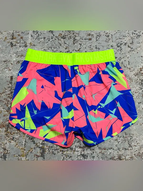 Gymshark vibrant athletic shorts neon yellow logo waist Size Medium - Image 9