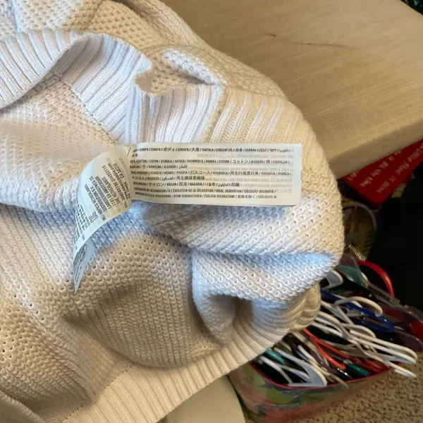 Hollister Women's Cream Cardigan Sweater - Image 9