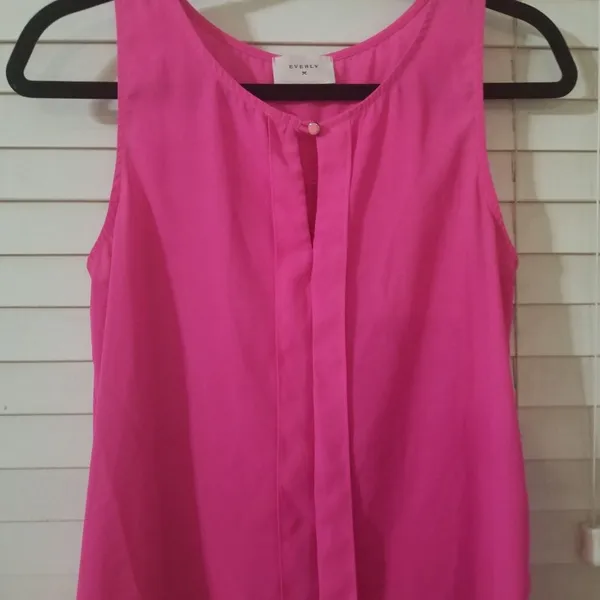 Everly Small Chiffon Key Hole Front Tank Top Blous - Image 2