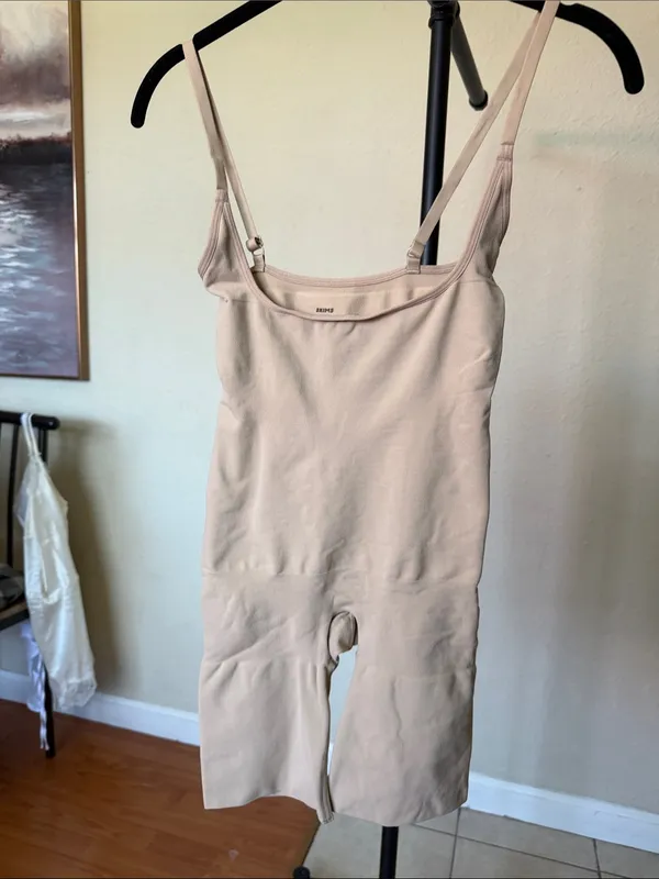 SKIMS Seamless Sculpt Open Bust Shortie Bodysuit NWOT size M sienna - Image 2