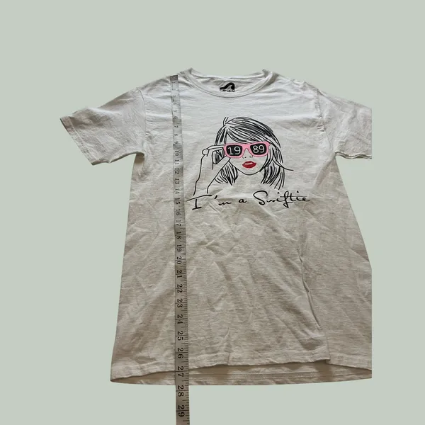 Surf Style Im a Swiftie 1989 Graphic Tee White Cotton Short Sleeve Shirt Small - Image 6