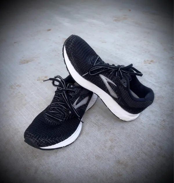 Brooks Revel 3 Women’s Running Shoes Sz 7 Mesh Upper - Image 2