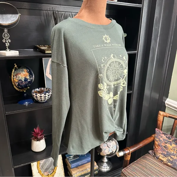 TruSelf Witchy Graphic Long Sleeve Top – Green – Size Medium - Image 9