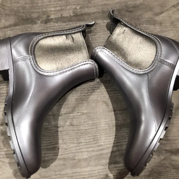 Cubanas by Anthropologie chelsea gray silver rain boots - Image 4
