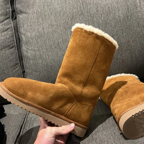 Koolaburra Tan Suede Winter Boots with Button Accents Size 7 - Image 5