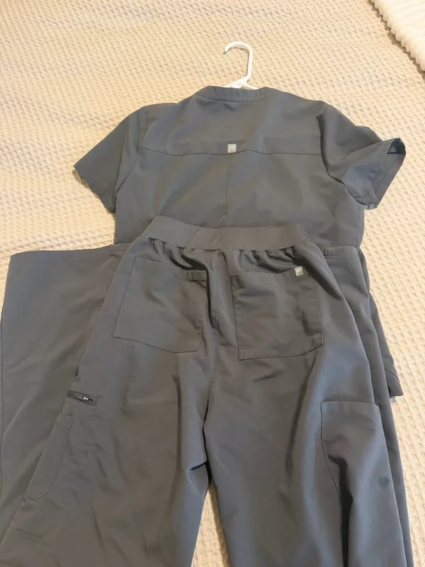 Fabletics Scrub Set - Image 8