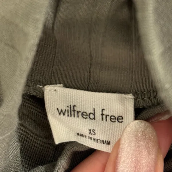 Aritzia/Wilfred Free Only Turtleneck - Green in Size XS - Image 4