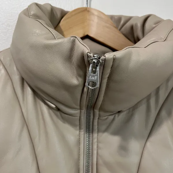Abercrombie Vegan Leather Puffer Jacket Size M‎ Neutral Beige Cropped Winter - Image 6