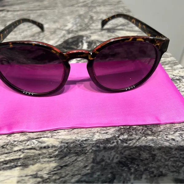 Tortoise Shell Sunglasses with Purple Lenses Brown - Image 2