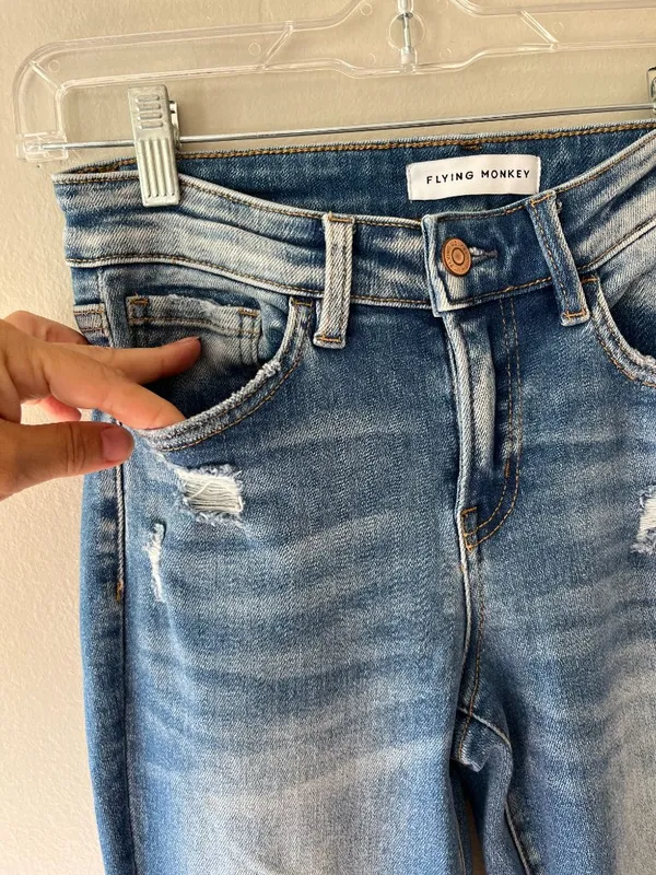 Vervet Flying Monkey Sz 25 mid-rise flare jeans distressed & raw hem pockets - Image 3