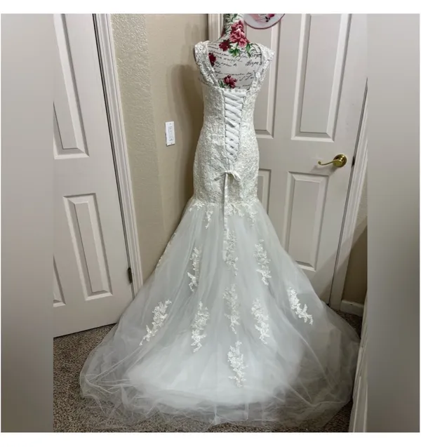 Elegant white wedding dress size S - Image 4