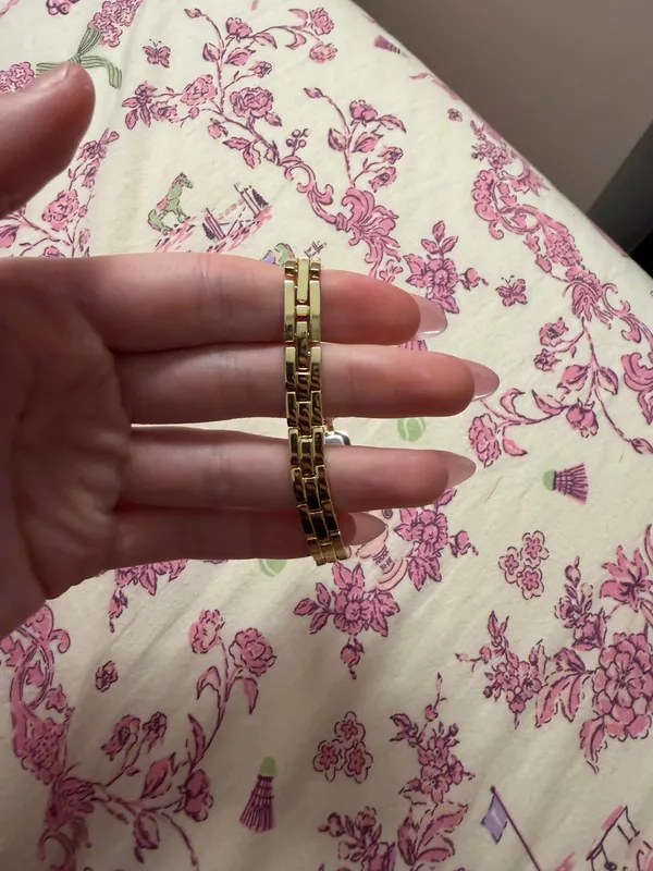 Gold watch with white face - Image 3