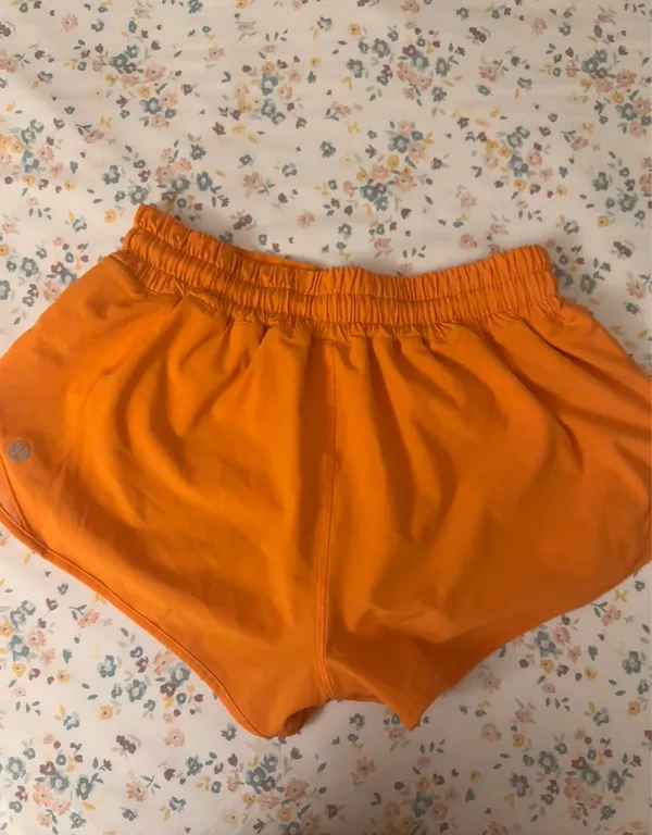 Lululemon Hotty Hot 2.5" orange shorts - Image 3