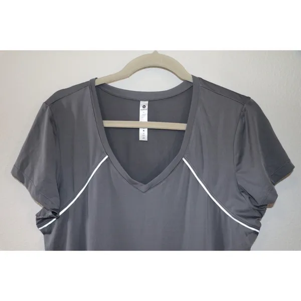 Velocity athletic gray short sleeve shirt Size XL - Image 3