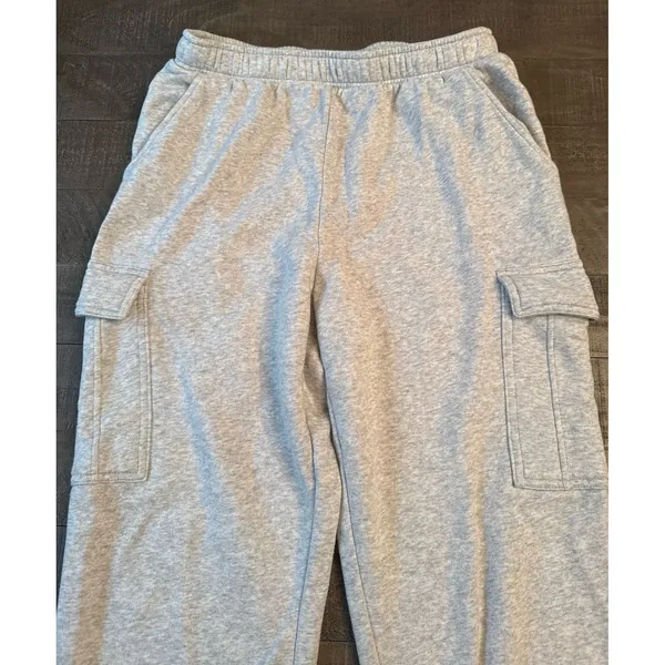 Universal Thread Women's Light Gray Sweatpants Size Medium - Image 2