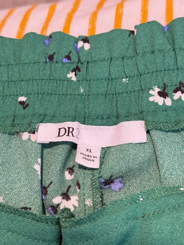 Floral Short Pants Green Size XL - Image 4
